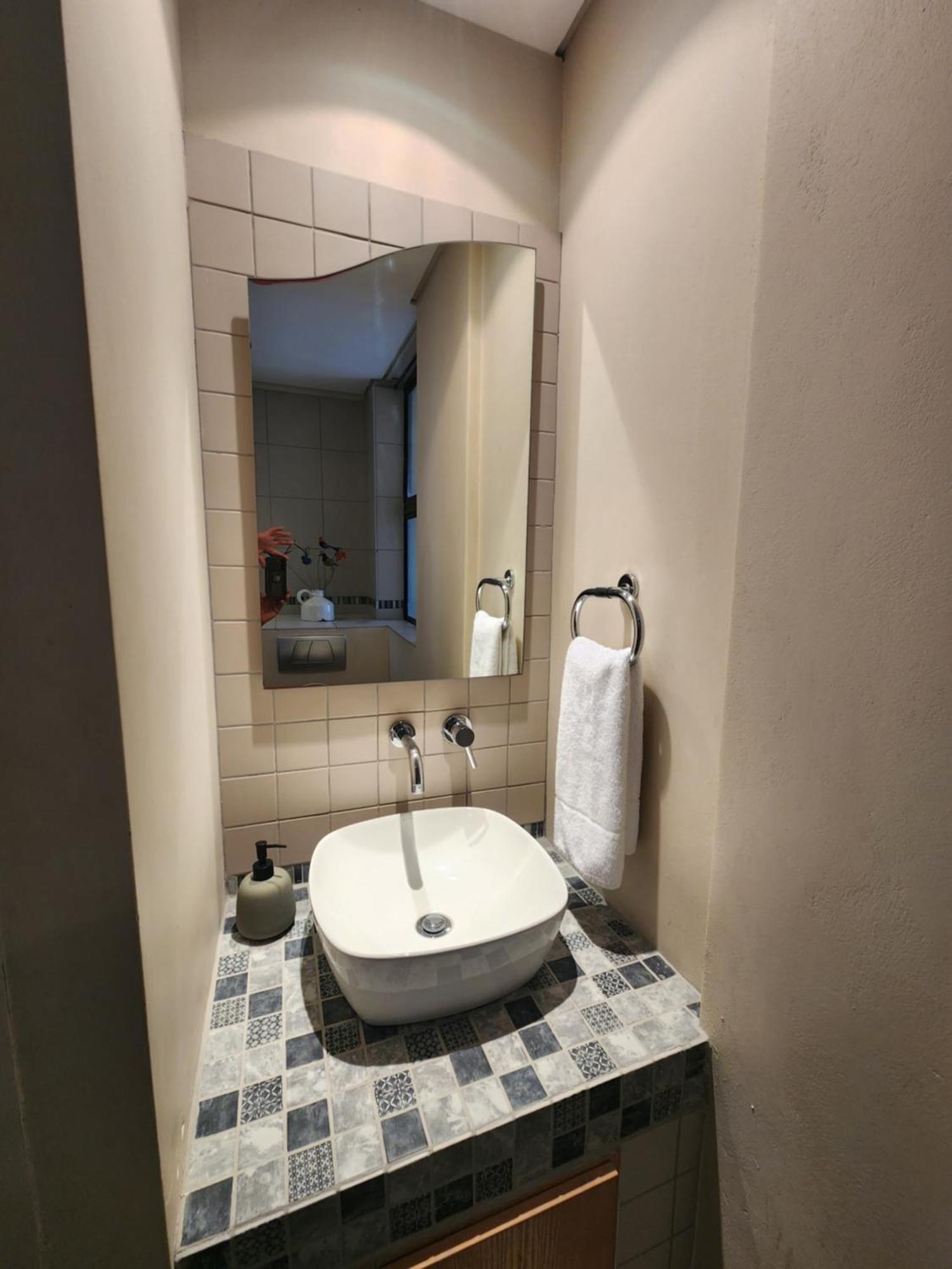 Centre Penthouse No Load Shedding Apartment Cape Town
